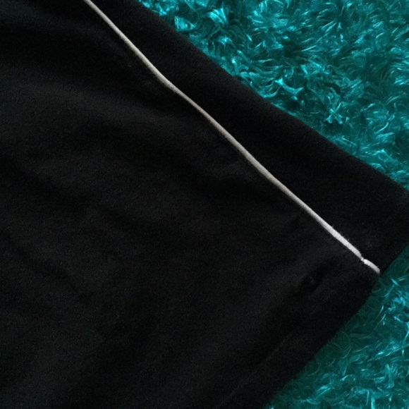 Black fitted workout top - Picture 3 of 6